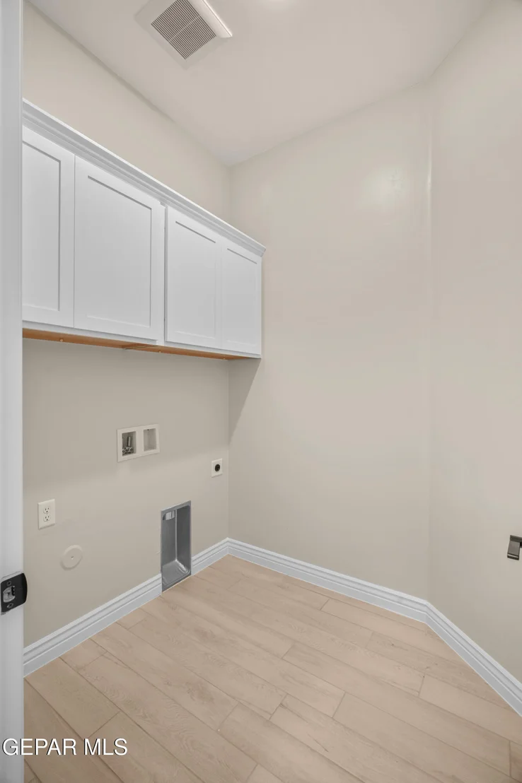 Photo of 912 Foley Place