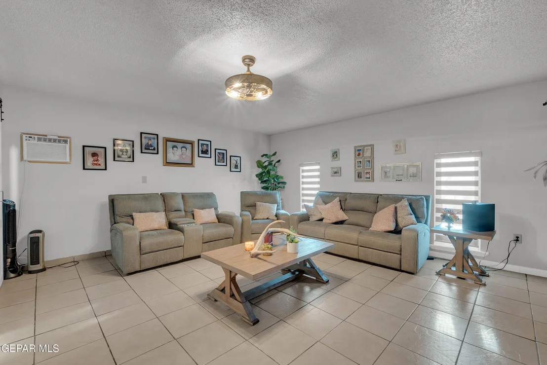 Photo of 3444 ITASCA Street