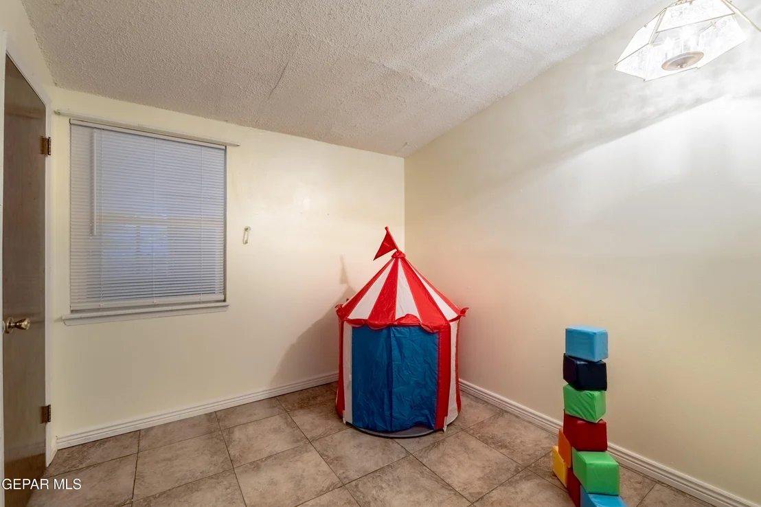 Photo of 332 CARNIVAL Drive