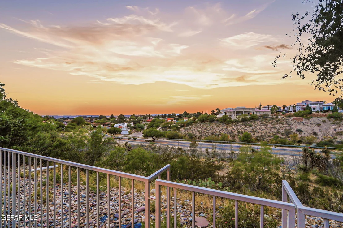 Photo of 1013 LOS JARDINES Circle
