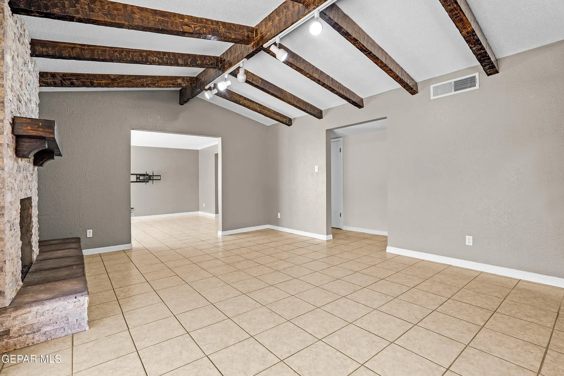 Photo of 700 DE LEON Drive