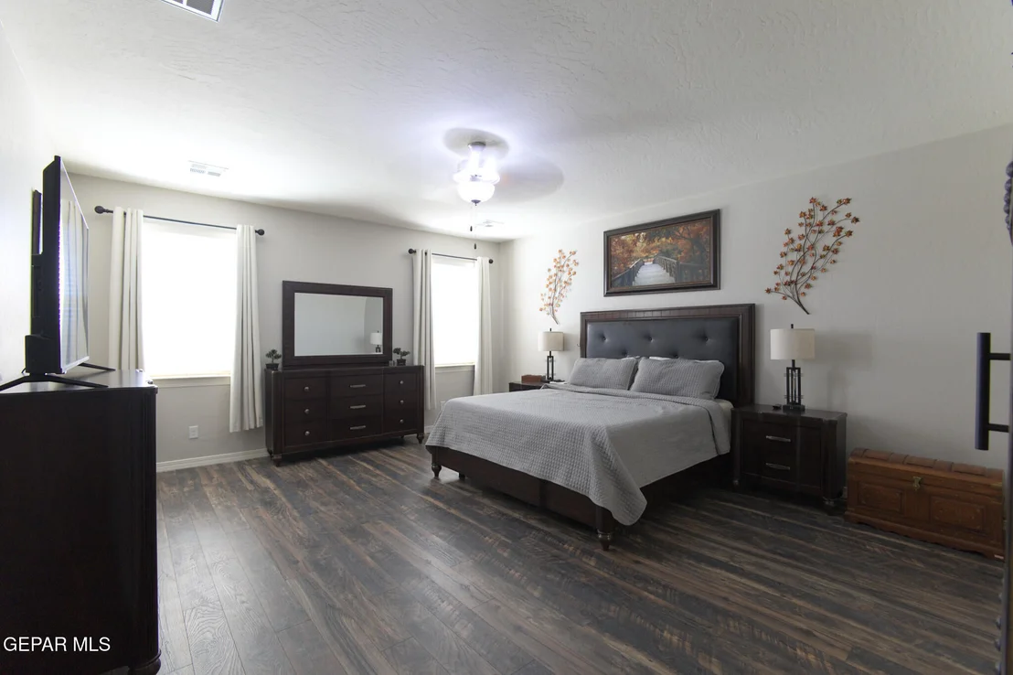 Photo of 987 GRANDEVOLE Drive