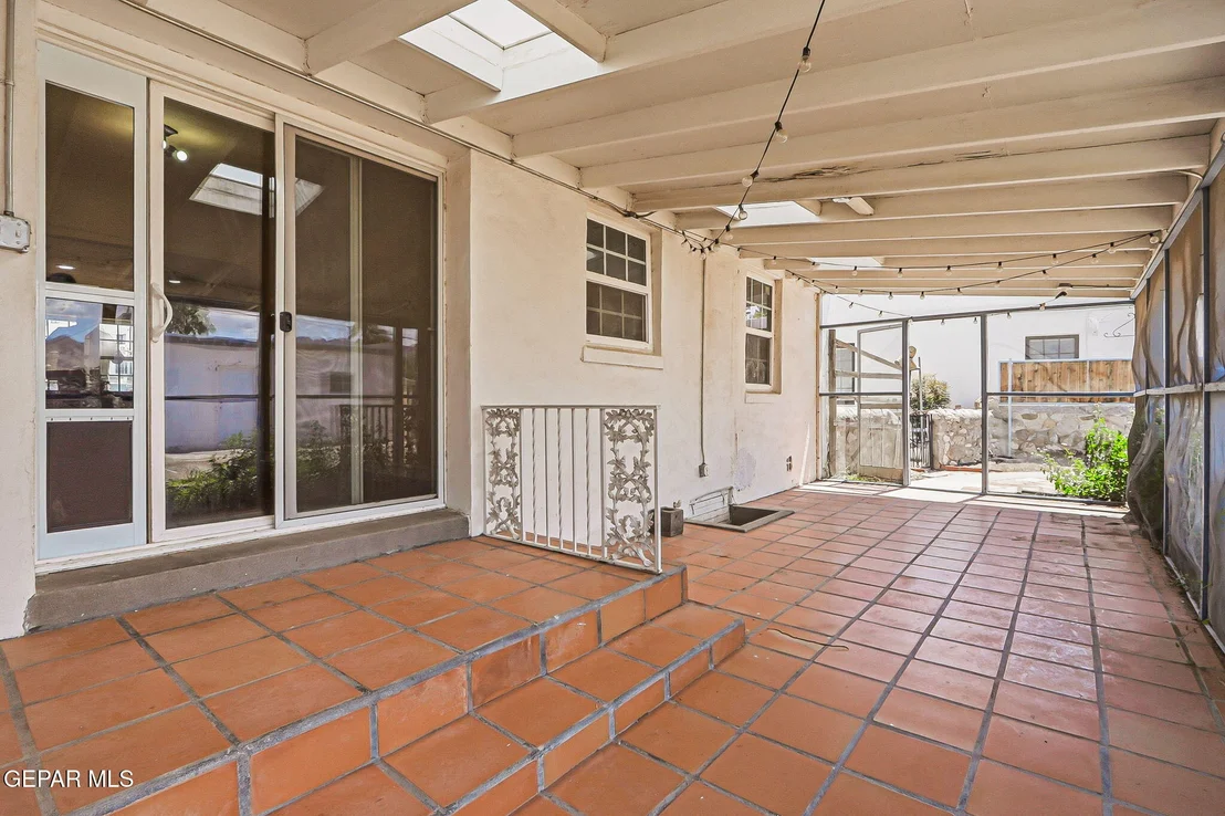 Photo of 2037 CRESCENT Circle