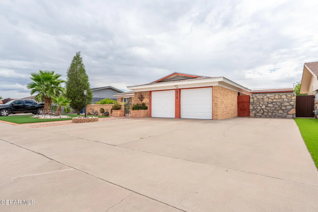 Photo of 8516 Mineola Drive