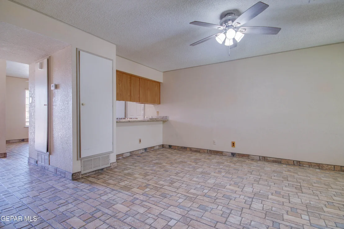 Photo of 5649 LONGVIEW Circle
