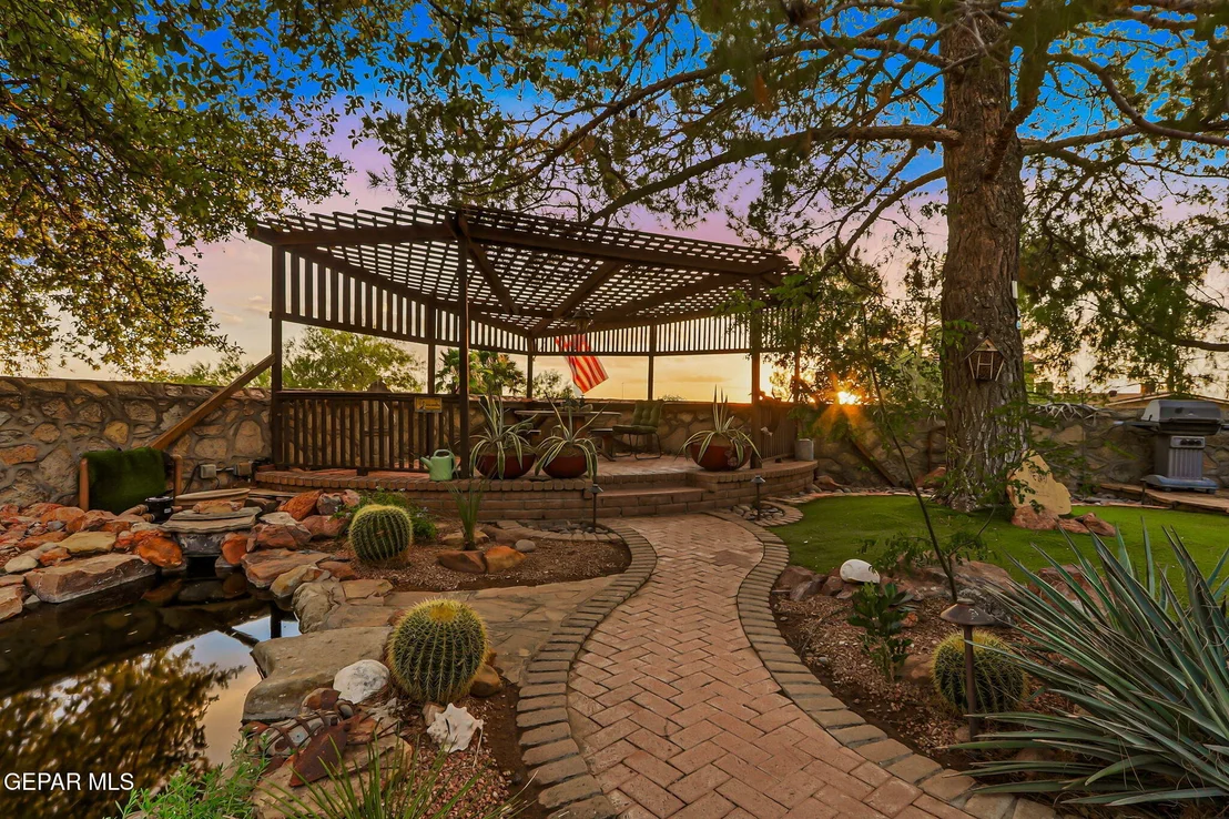 Photo of 8713 LAKEHURST Road
