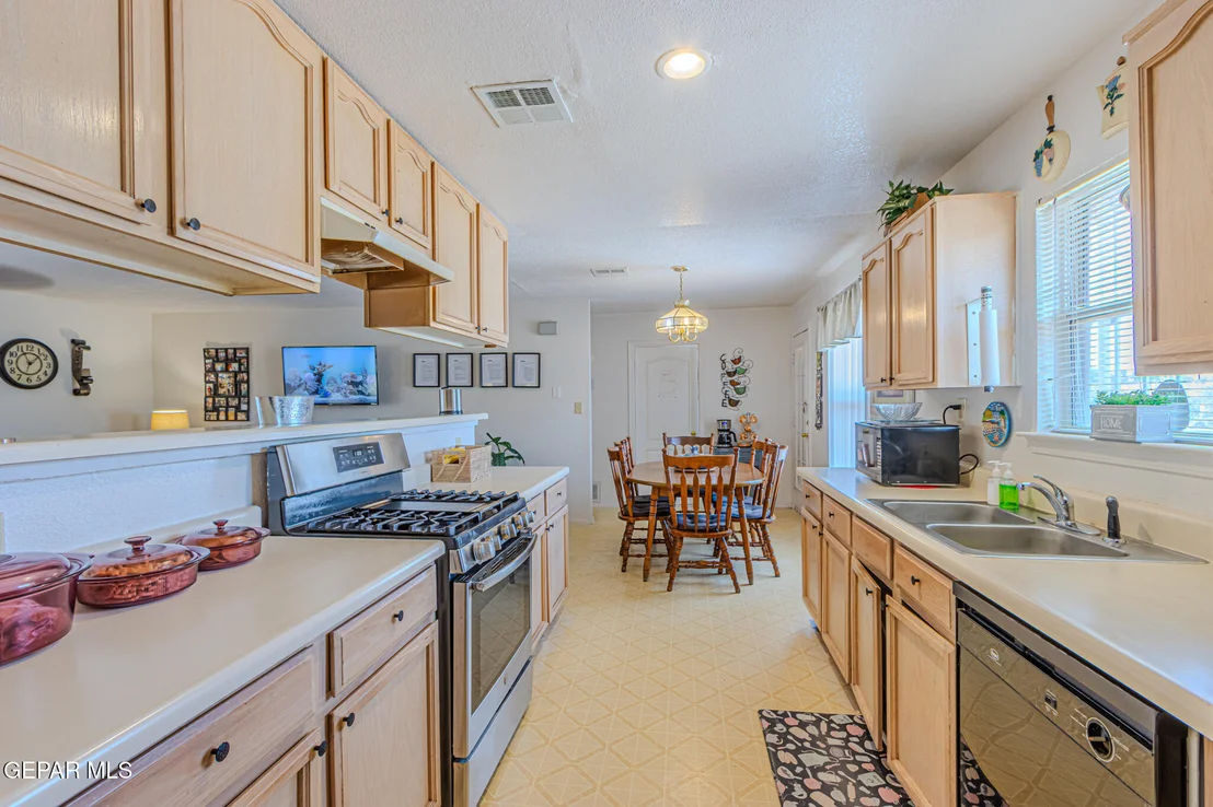 Photo of 1551 SEMINOLE Drive