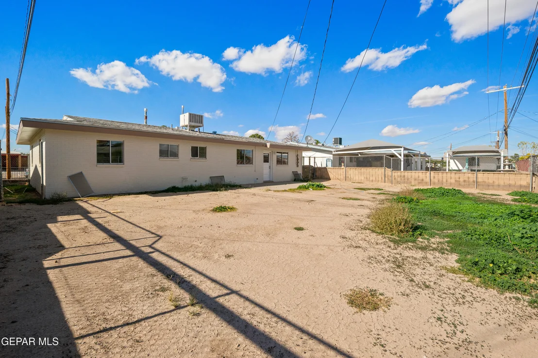 Photo of 412 INDIAN Place