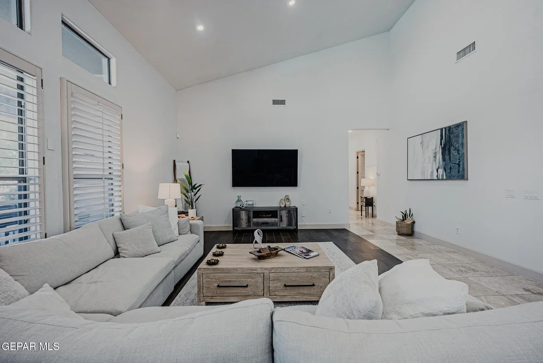 Photo of 6236 FRANKLIN HAWK Avenue