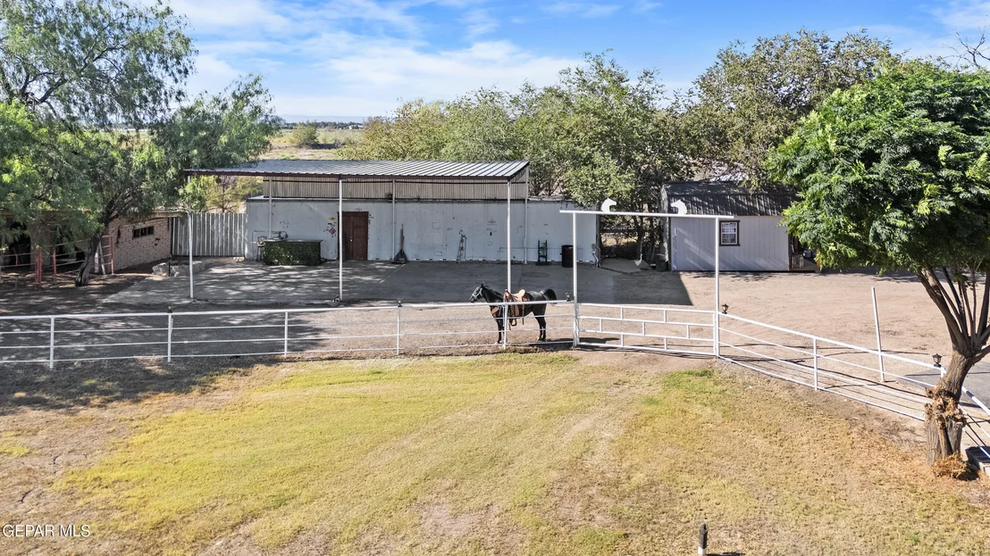 Photo of 12449 Sugden Road
