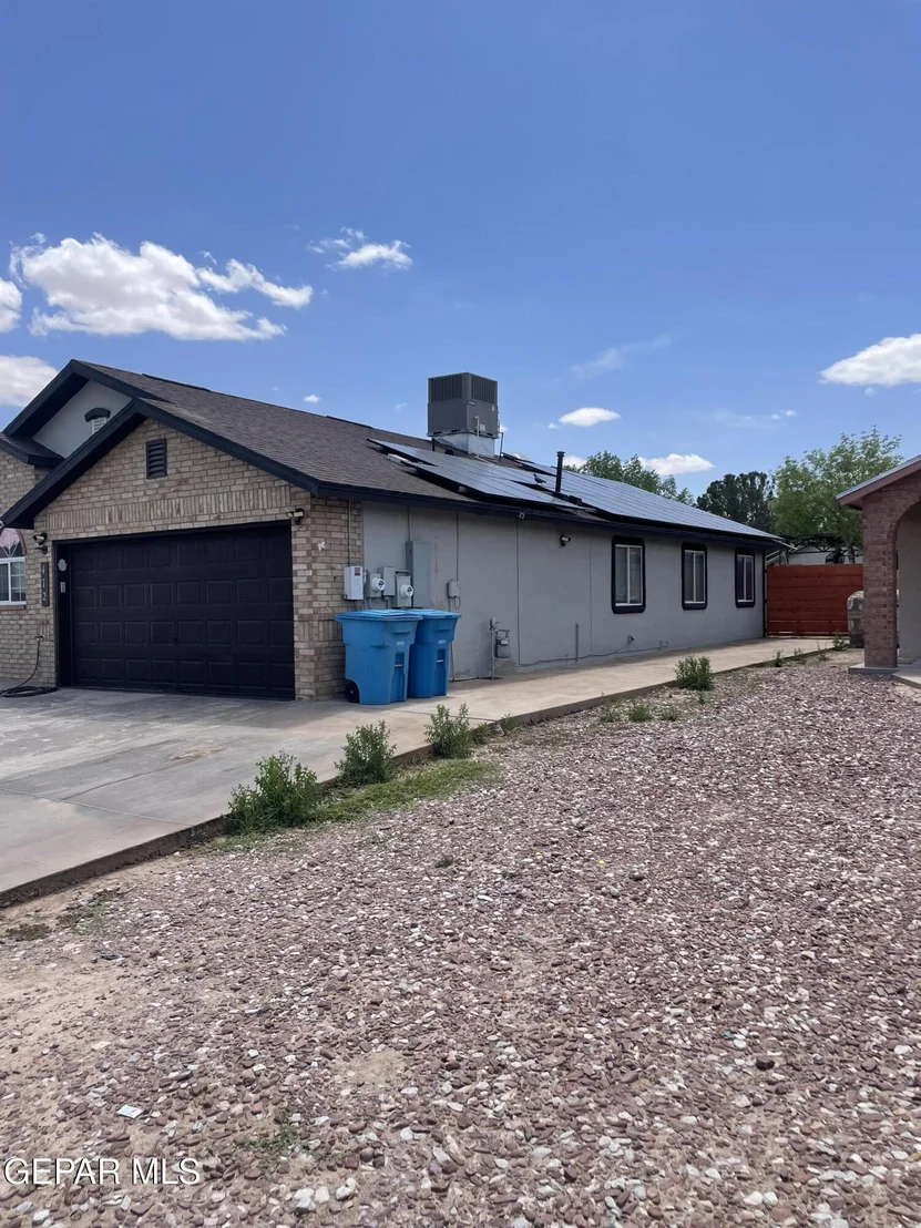 Photo of 472 Valle Suave Drive
