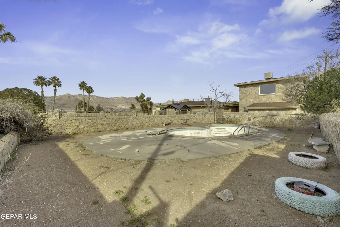 Photo of 2500 HAWLEY Circle