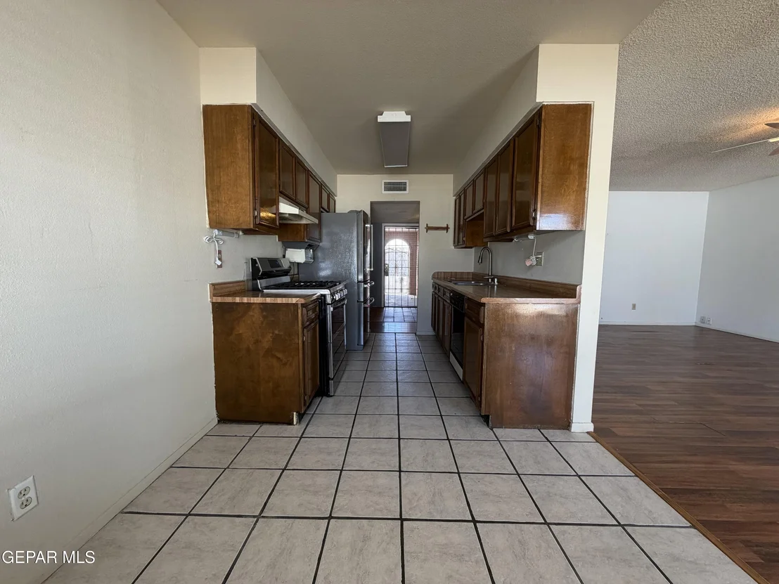 Photo of 1012 ONEIDA Drive