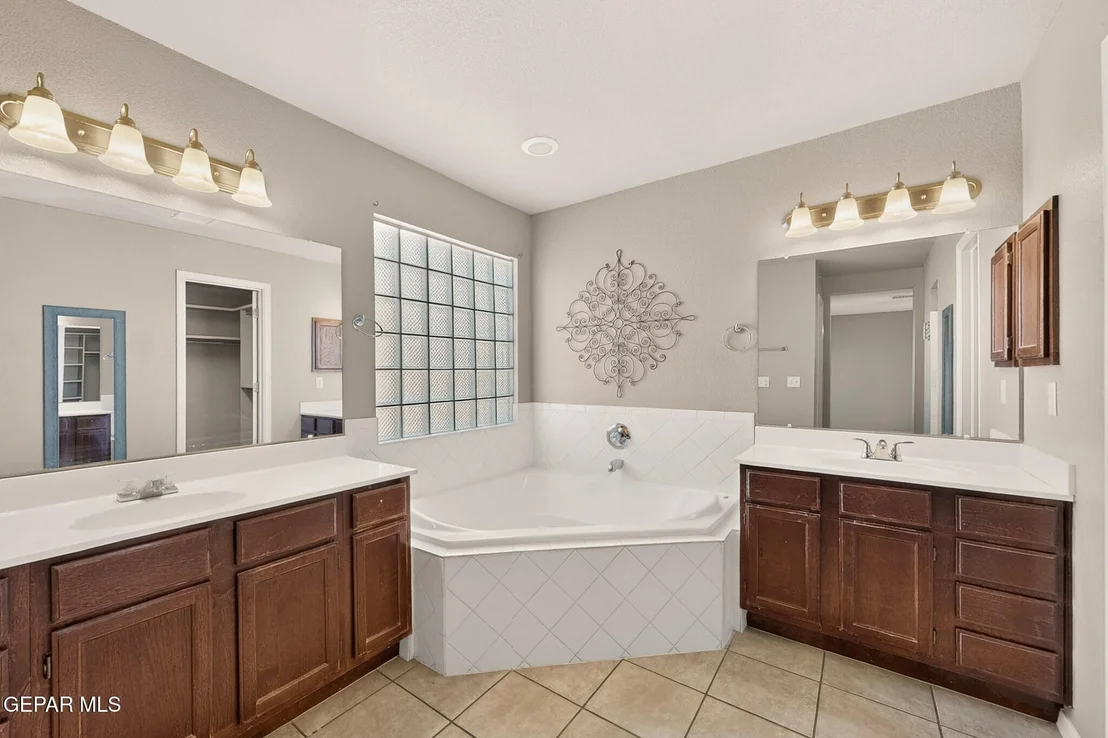 Photo of 6633 Cabana Del Sol Drive