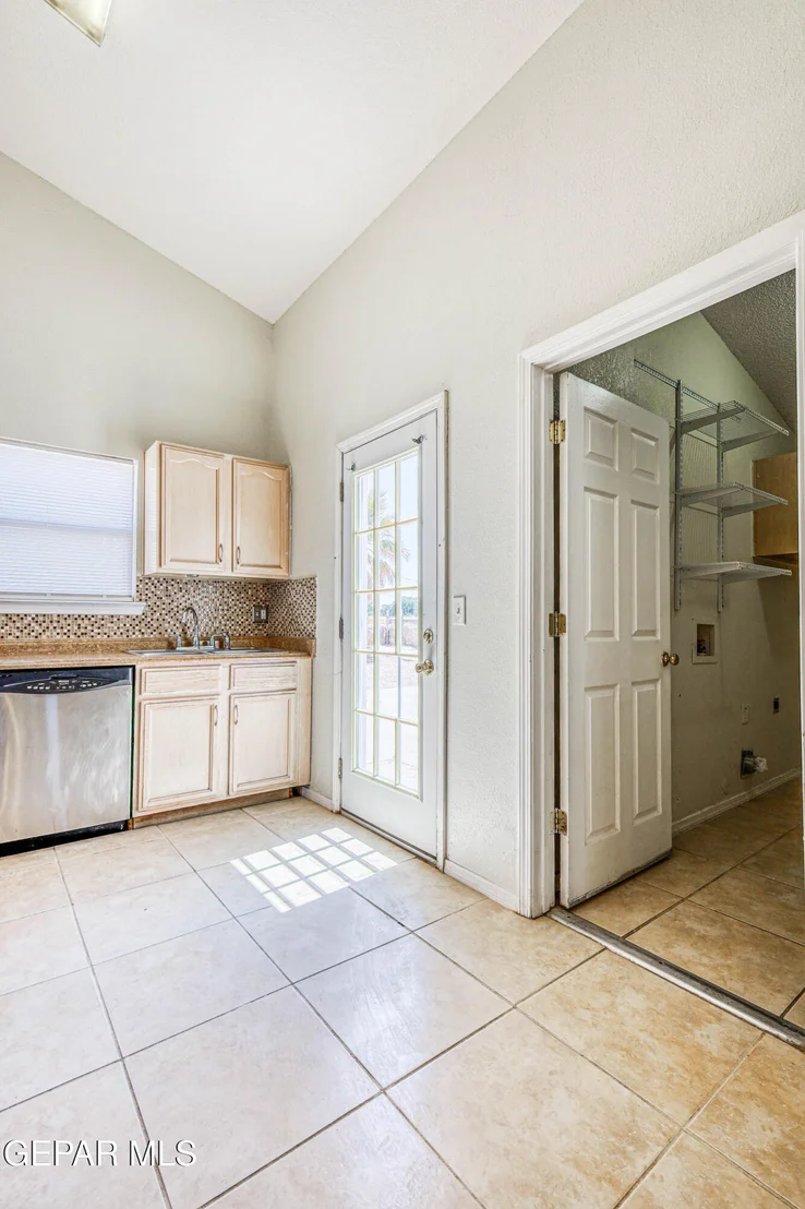 Photo of 665 Orchid Drive
