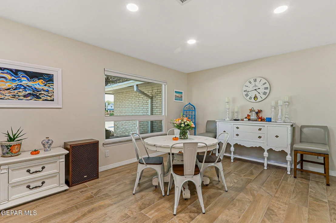 Photo of 717 LIVE OAK Drive