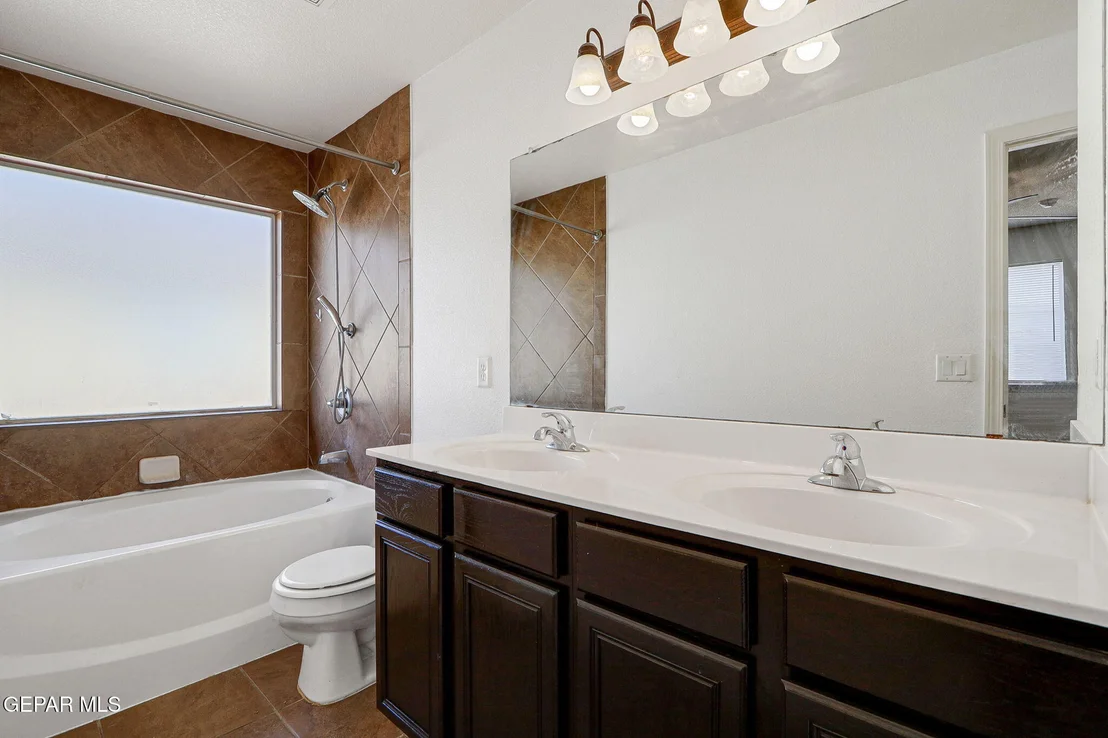 Photo of 12729 RAUL MENDIOLA Lane