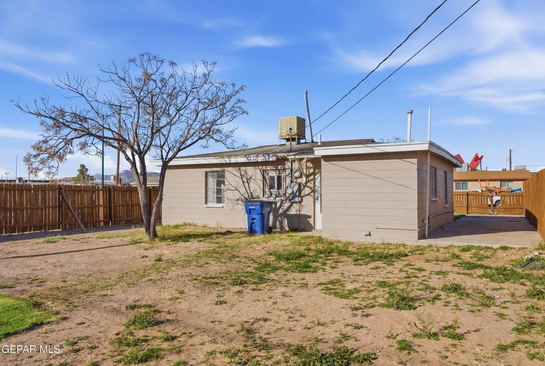 Photo of 652 VAL VERDE Street