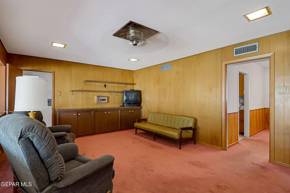 Photo of 4209 NORFOLK Lane