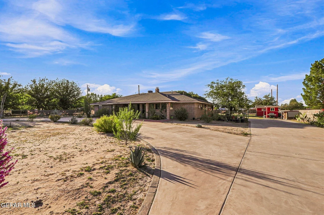 Photo of 125 LA NELL Drive