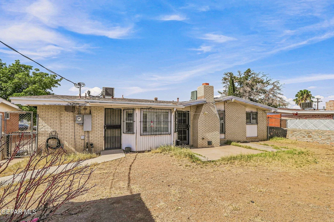 Photo of 5732 DEVON Avenue