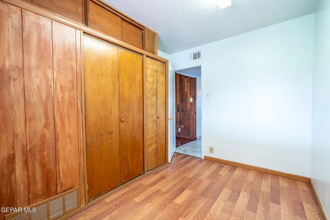Photo of 8516 Mineola Drive