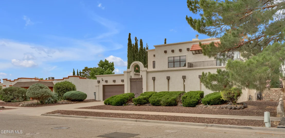 Photo of 425 VALPLANO Drive