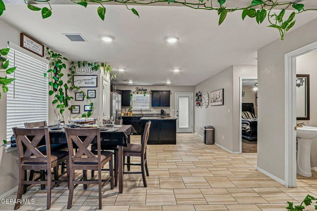 Photo of 433 TWILIGHT Drive