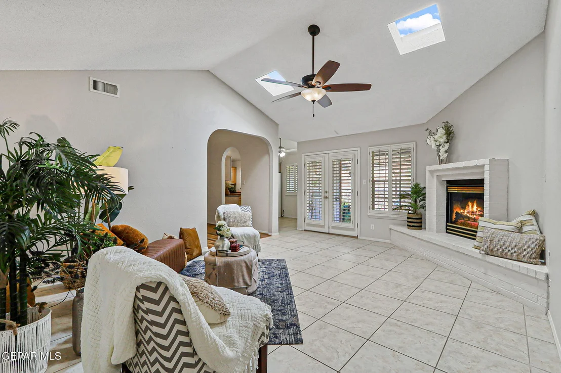 Photo of 1400 Maple Ridge Way