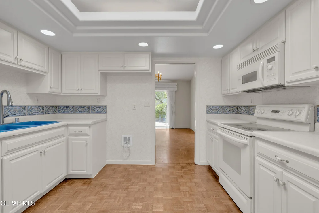 Photo of 913 THUNDERBIRD Drive