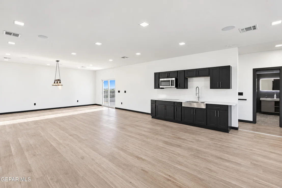 Photo of 817 Jones Point Place
