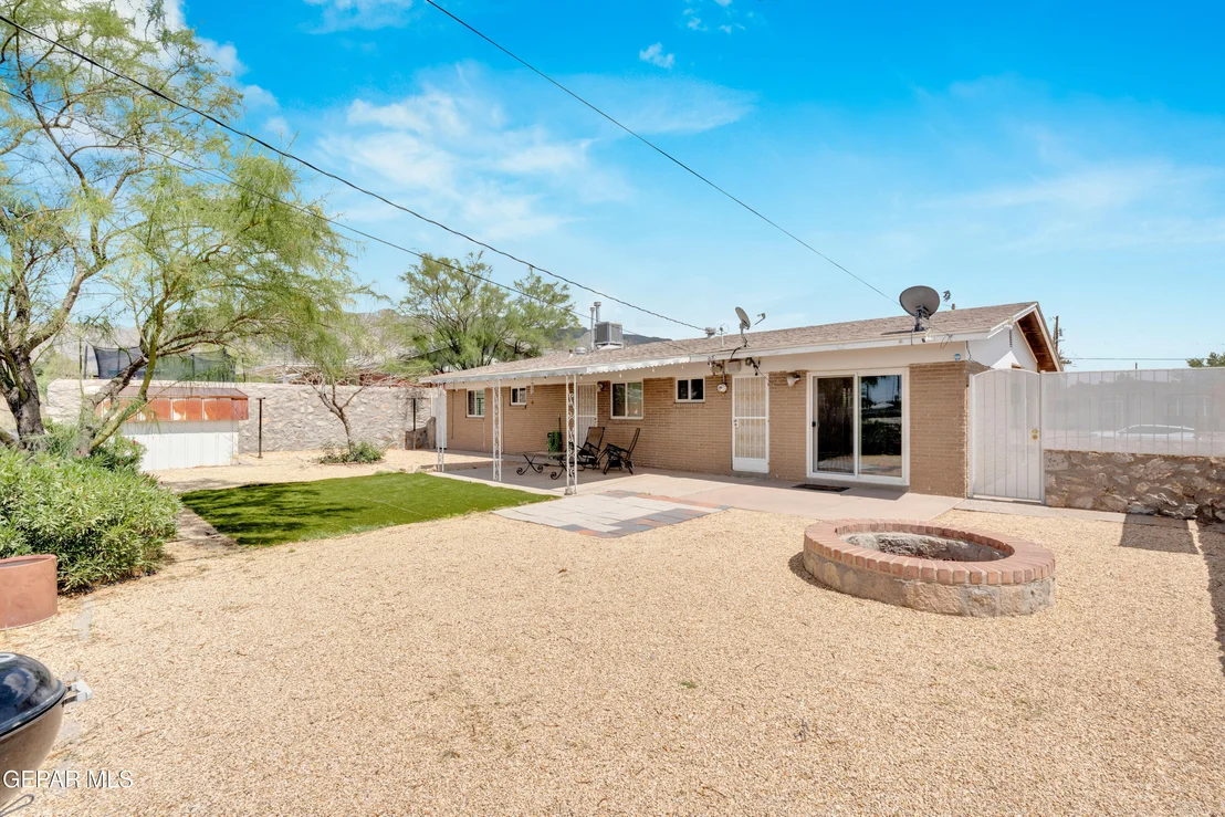 Photo of 321 CRESTMONT Drive