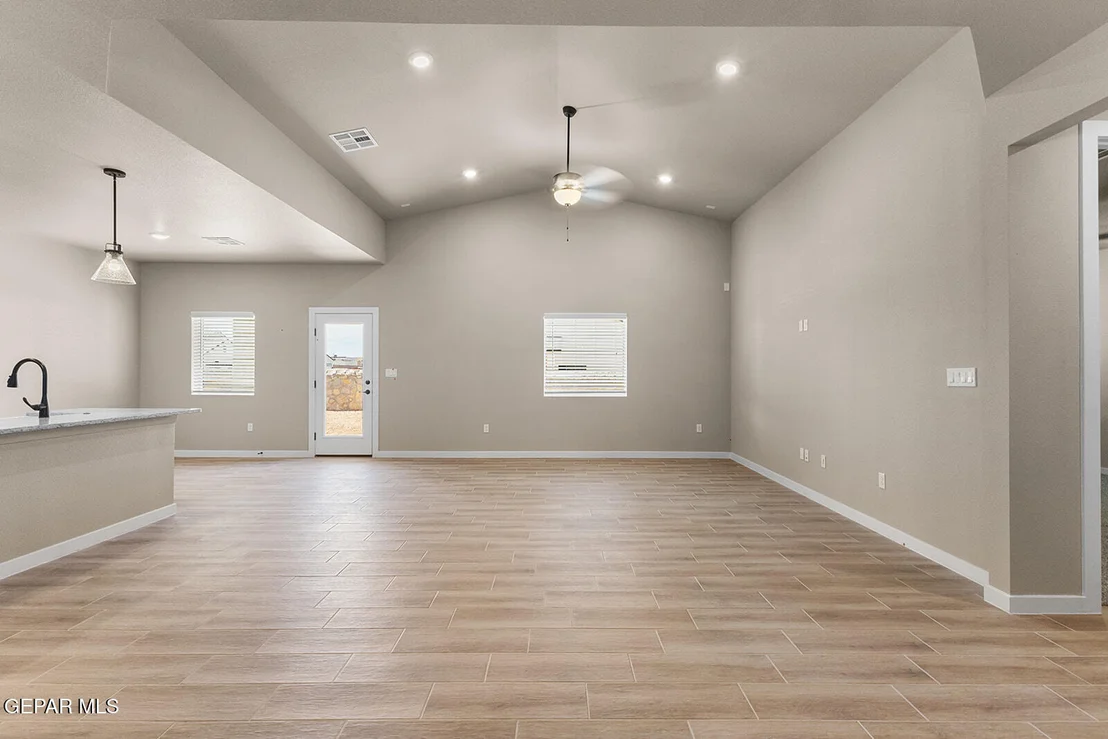 Photo of 929 Nayland Place