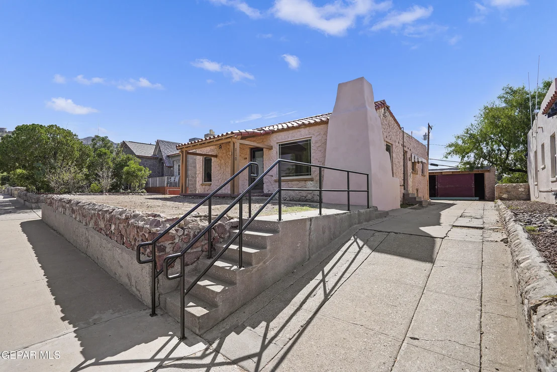 Photo of 810 MESITA Drive
