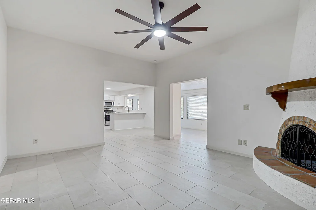 Photo of 836 ESPOLON Drive