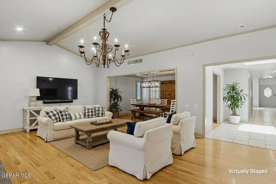 Photo of 1077 LOS JARDINES Circle
