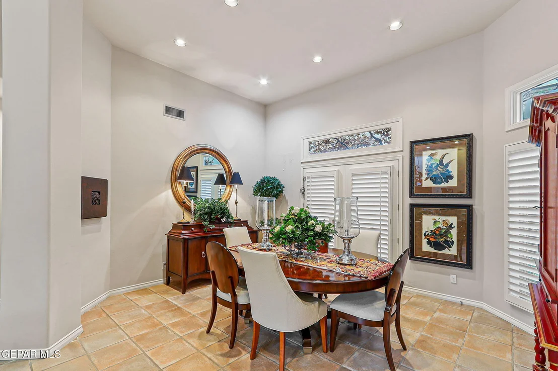 Photo of 1039 LOS JARDINES Circle