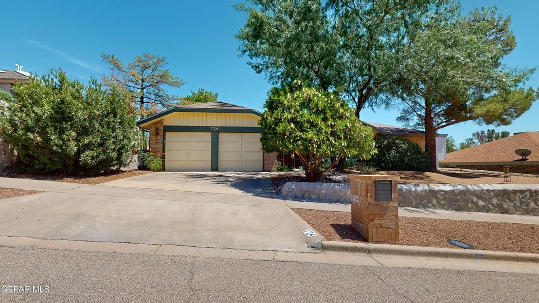Photo of 724 CHELTENHAM Drive