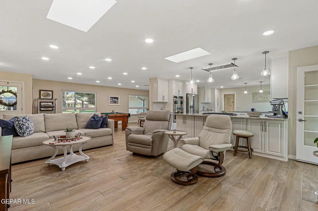 Photo of 717 LIVE OAK Drive