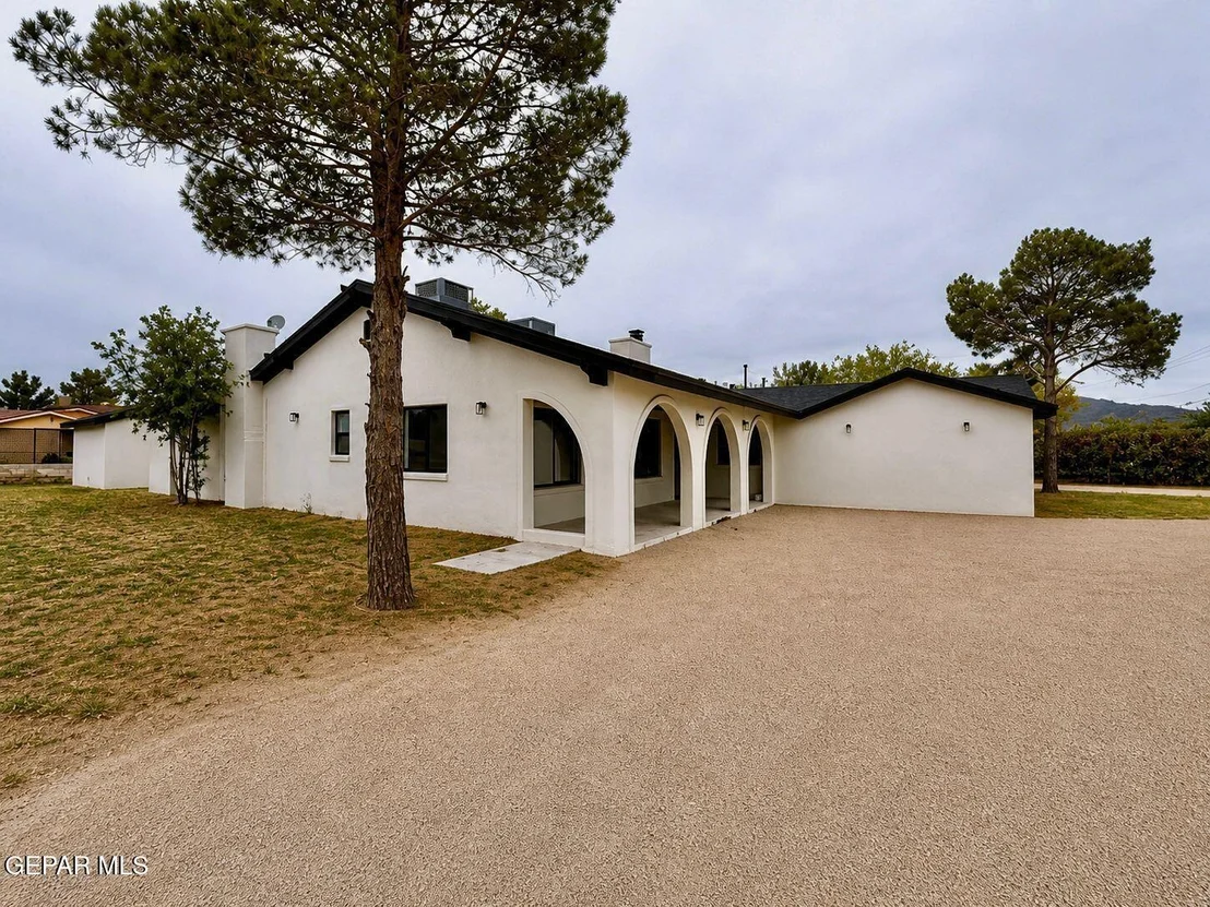 Photo of 775 W BORDERLAND Road