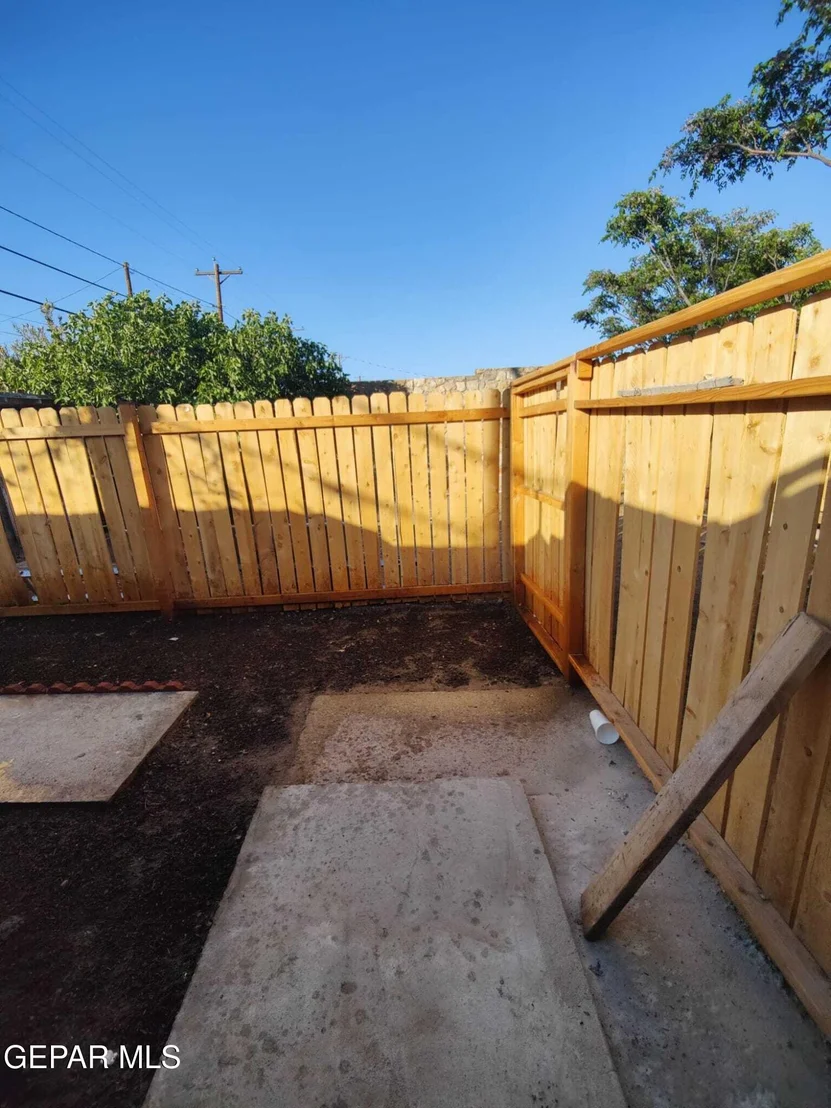 Photo of 2227 GRANT Avenue