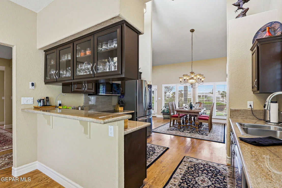 Photo of 1013 LOS JARDINES Circle