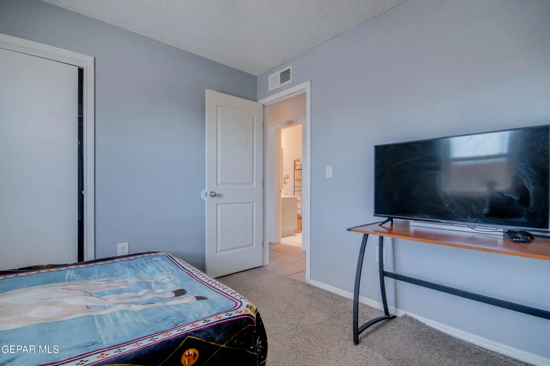 Photo of 5629 LONGVIEW Circle