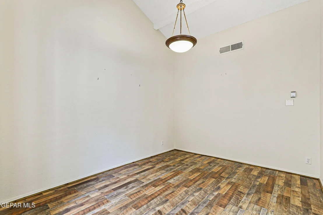 Photo of 1400 Maple Ridge Way