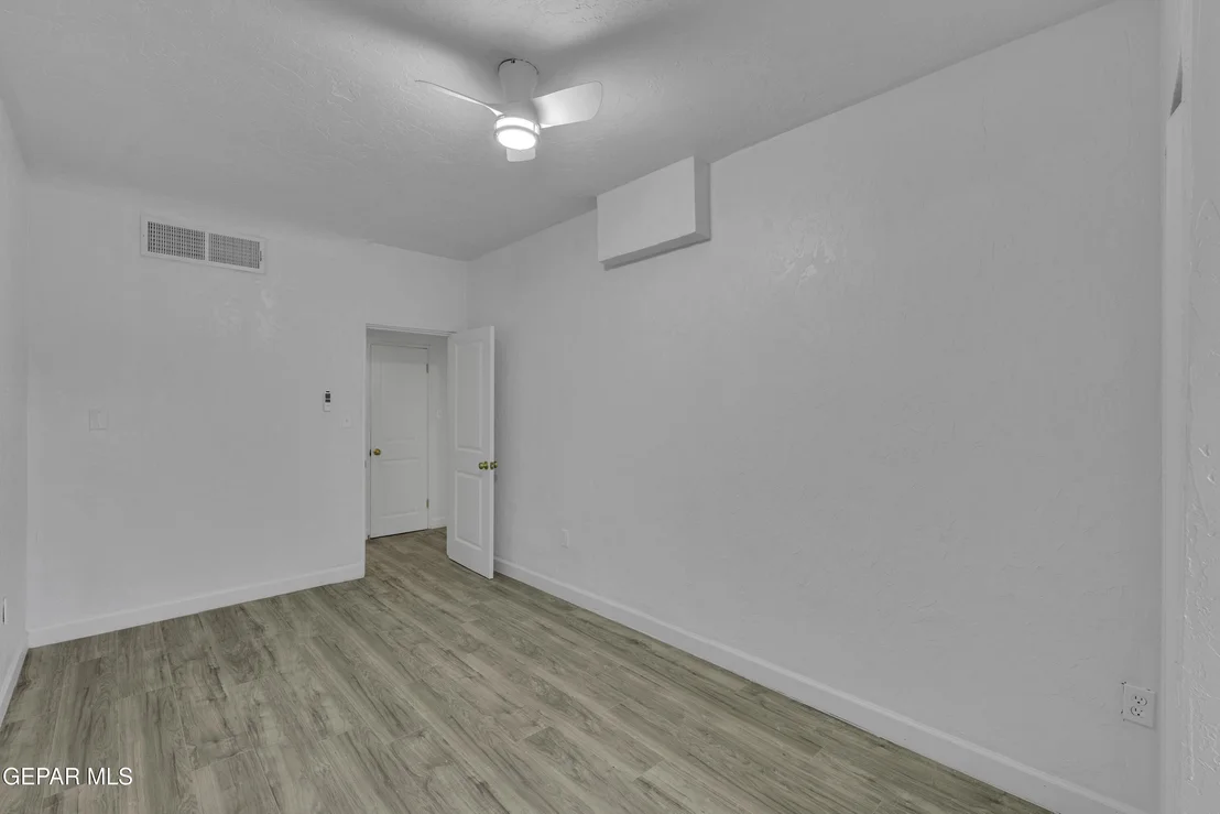 Photo of 2500 HAWLEY Circle