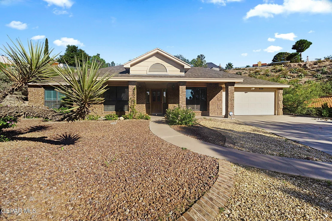 Photo of 860 HEMPSTEAD Drive