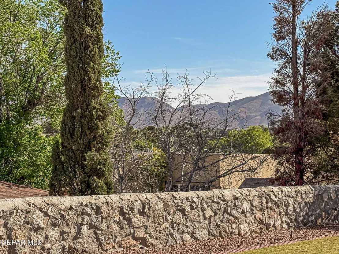 Photo of 6841 LA CADENA Drive