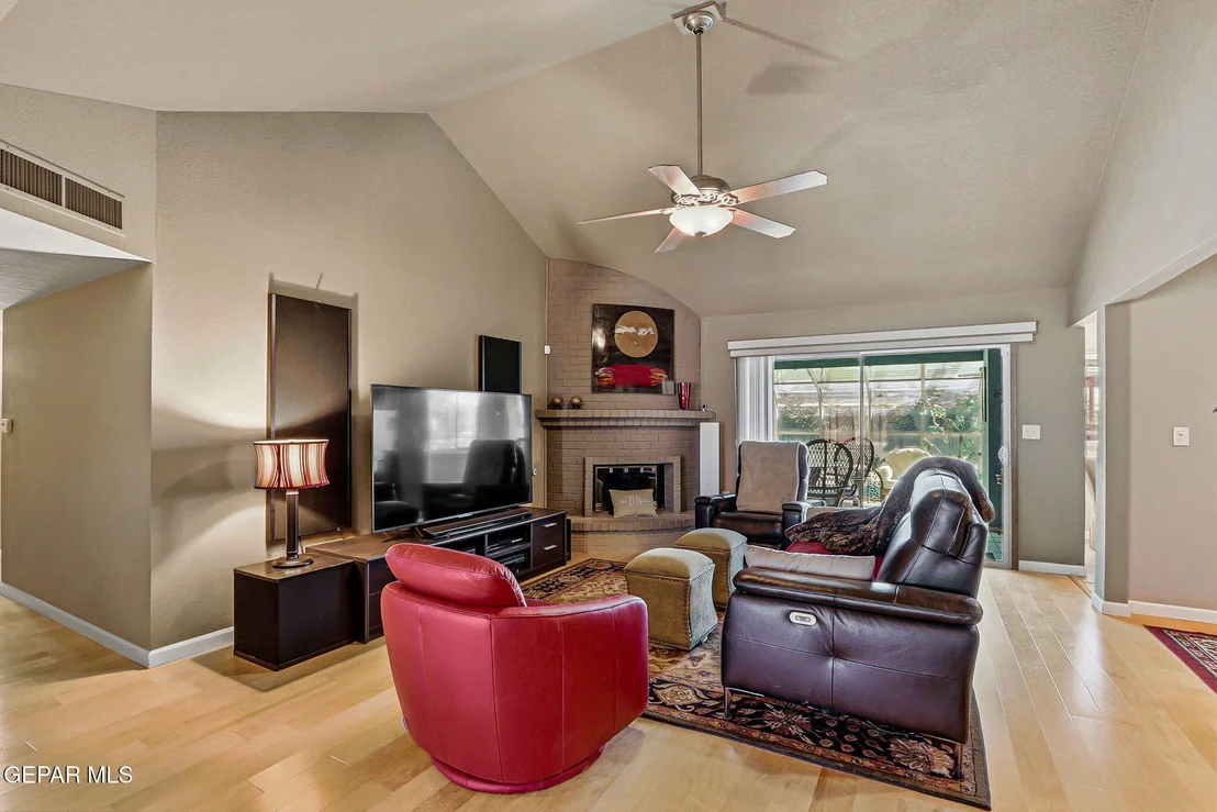 Photo of 824 AGUA CALIENTE Drive