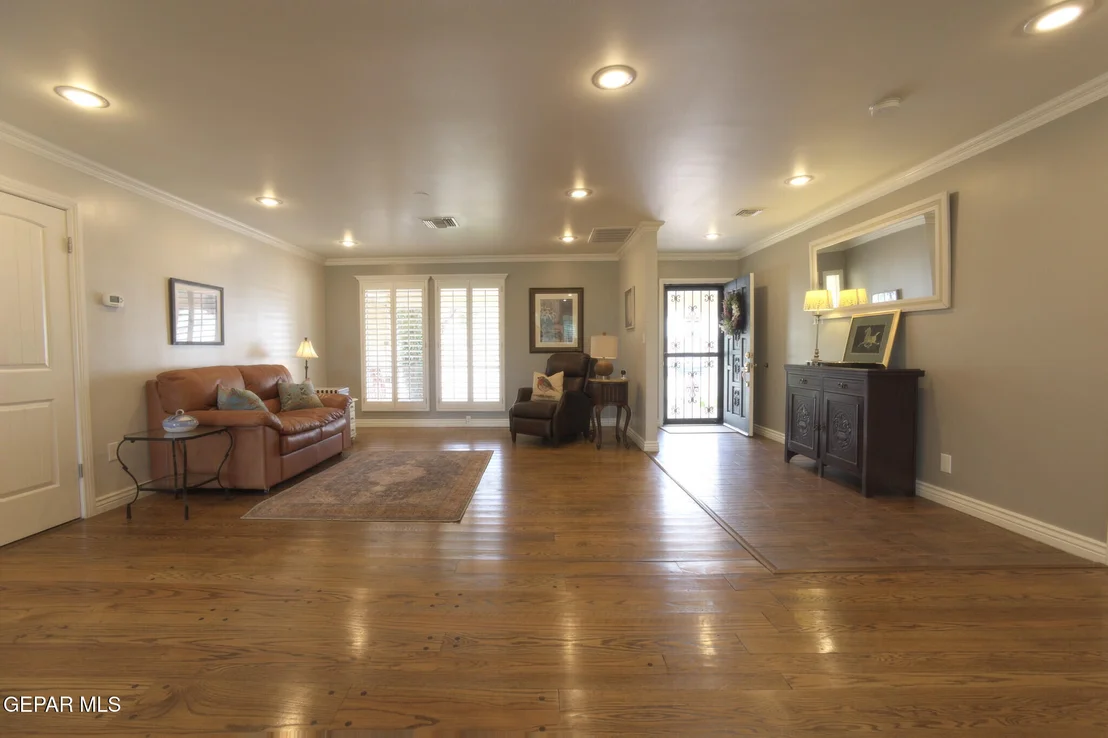 Photo of 417 INDIAN BLUFF Road
