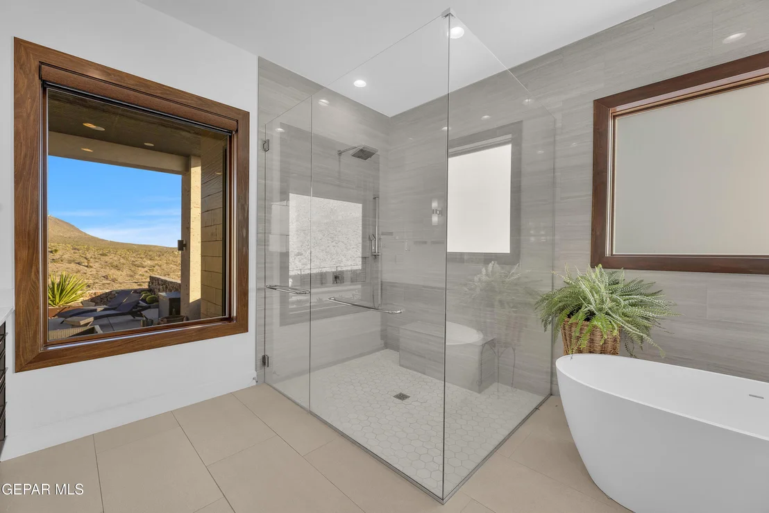 Photo of 386 ROCKY POINTE Drive